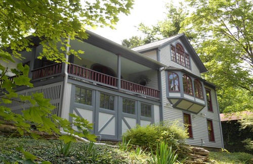 Eureka Springs Historic District Cabaña | Rose Cottage - Aparece en la revista Country Living y Cottage Style