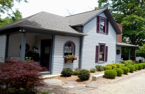 Eureka Springs Historic District Cabaña | Rose Cottage - Aparece en la revista Country Living y Cottage Style
