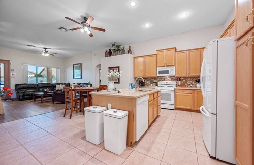 Fletcher Heights Casa | Rose Garden Paradise