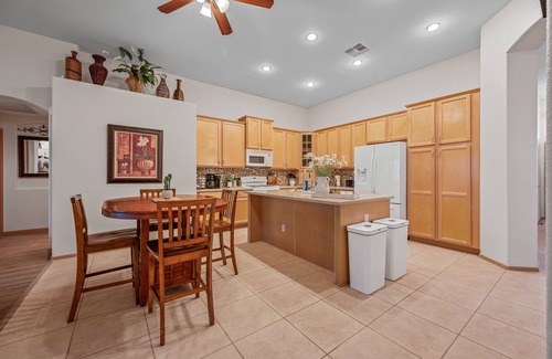 Fletcher Heights Casa | Rose Garden Paradise