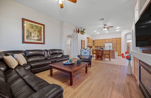 Fletcher Heights Casa | Rose Garden Paradise