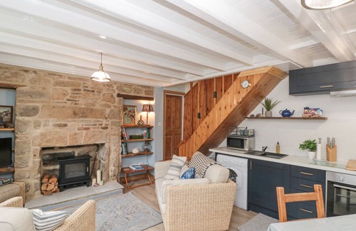 Staithes Casa | ROSE LEA, pet friendly, character holiday cottage in Staithes