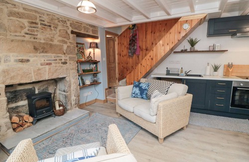 Staithes Casa | ROSE LEA, pet friendly, character holiday cottage in Staithes