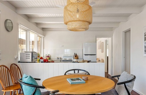 Rosebud Casa | Rosebud Hideaway - Cute Cosy Beach House, Funky styled house for all family. Plenty of room for the
