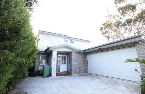 Rosebud Casa | Rosebud Lovely House 2 - Mornington Peninsula 4 BR 3 Bath 2 story holiday house - BBQ - Beach - Hot spring