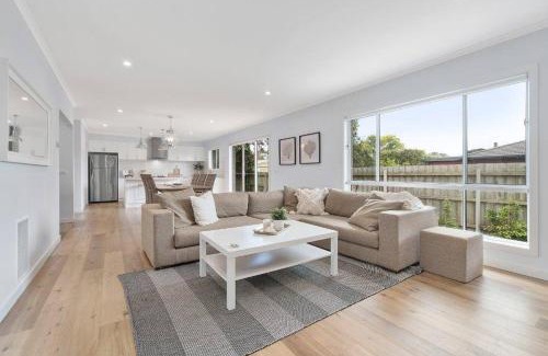 Rosebud Casa | Rosebud Lovely House 2 - Mornington Peninsula 4 BR 3 Bath 2 story holiday house - BBQ - Beach - Hot spring