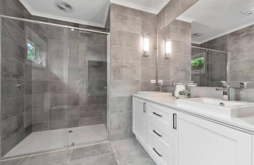 Rosebud Casa | Rosebud Lovely House 2 - Mornington Peninsula 4 BR 3 Bath 2 story holiday house - BBQ - Beach - Hot spring