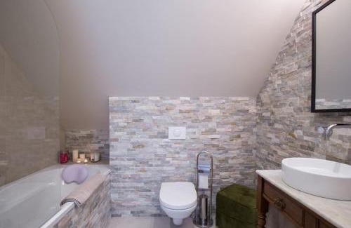 Wintzenheim Casa | Rosebury Cottage 1 bedroom Free Street parking-5min from Colmar