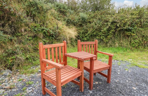 Llanfyrnach Cabaña | ROSEHAVEN, pet friendly, with a garden in Crymych