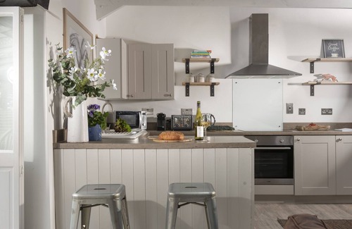 Saint Erth Praze Casa | Rosehendra - A beautifully refurbished pet-friendly barn conversion with two bedrooms, a log burner