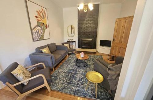 West Hobart Casa | RoseIris Cottage - City Charm in Central West Hobart
