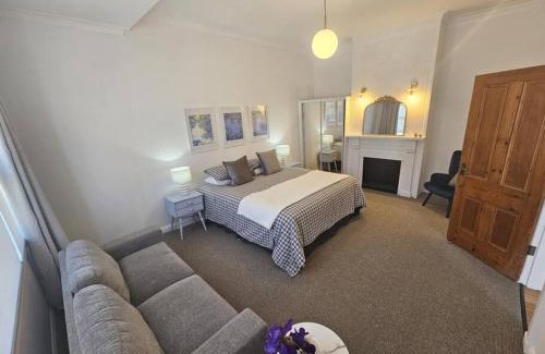 West Hobart Casa | RoseIris Cottage - City Charm in Central West Hobart