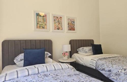 West Hobart Casa | RoseIris Cottage - City Charm in Central West Hobart