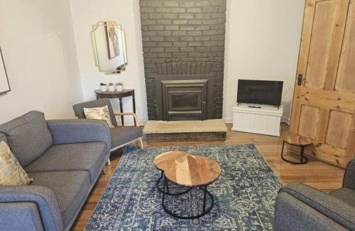 West Hobart Casa | RoseIris Cottage - City Charm in Central West Hobart