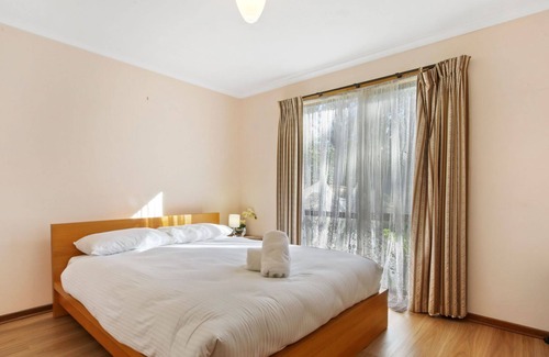 Lake Tyers Beach Casa | Rosella - Cosy house ideal for families and groups