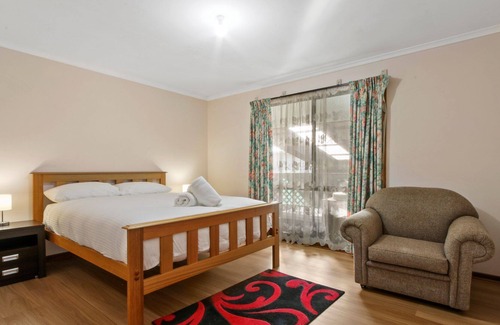 Lake Tyers Beach Casa | Rosella - Cosy house ideal for families and groups