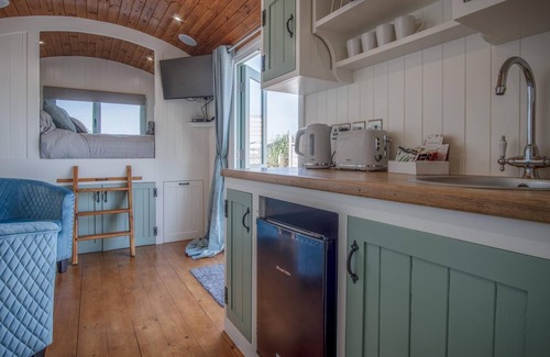 Amroth Casa | Rosemary - 1 Bedroom Shepherd's Hut - Amroth