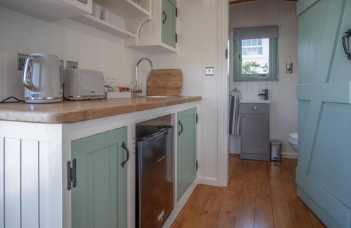 Amroth Casa | Rosemary - 1 Bedroom Shepherd's Hut - Amroth