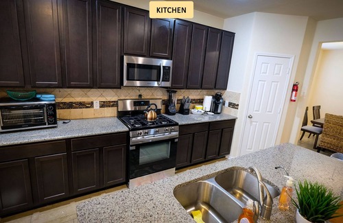 Rosenberg Casa | Rosenberg, Richmond, and Katy - 10 Beds