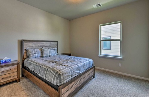 Rosenberg Casa | Rosenberg Townhome by Brazos Town Center!