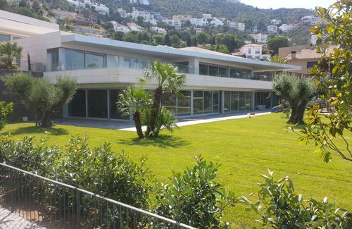 Roses Town Center Villa | Roses: magnífica villa contemporánea con piscina cubierta