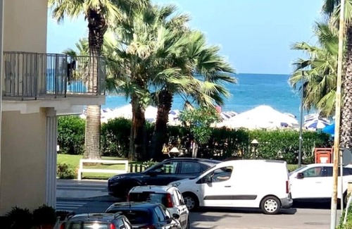 Roseto degli Abruzzi Apartamento | Roseto Beach Escape Entire Apartment - Steps From the Beach