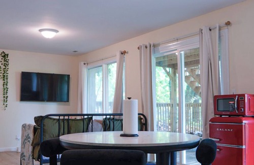 Winston - Salem Casa | Rosewood Loft I Lower Suite