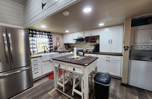 Edom Cabaña | Rosie's Relaxing Ranch Retreat