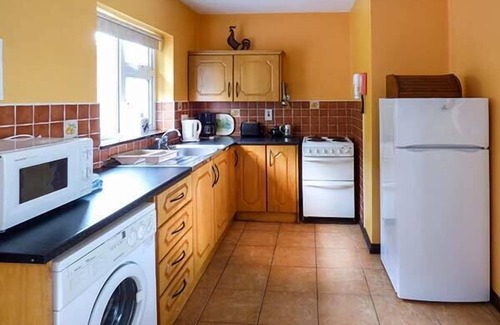 Glenbeigh Casa | ROSSBEIGH BEACH COTTAGE NO 6, pet friendly in Glenbeigh, County Kerry