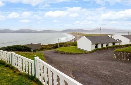 Glenbeigh Casa | ROSSBEIGH BEACH COTTAGE NO 6, pet friendly in Glenbeigh, County Kerry
