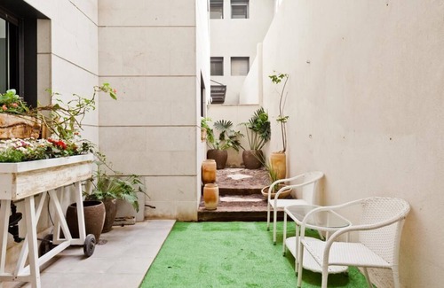 Tel Aviv Casa | Rotchild area - 3 bedrooms garden apt