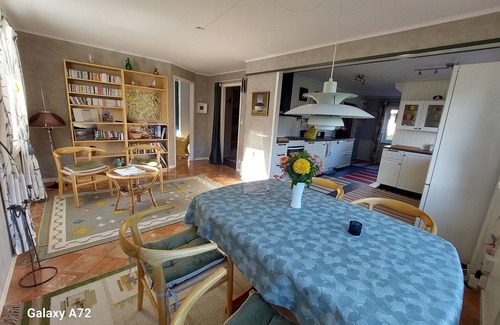 Valmsta Casa | Rotes Holzhaus am See