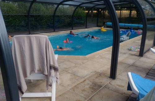 Saint-Augustin-des-Bois Casa | Roulotte la Loge des Clowns & heated pool