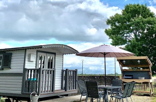 Vix Casa | Roulotte, Canoe, 4 bikes Marais Poitevin La Rochelle