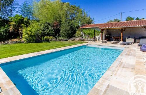 Saint-Hilaire-du-Bois Casa | Roulotte climatisée avec piscine et jardin - FR-1-622-54
