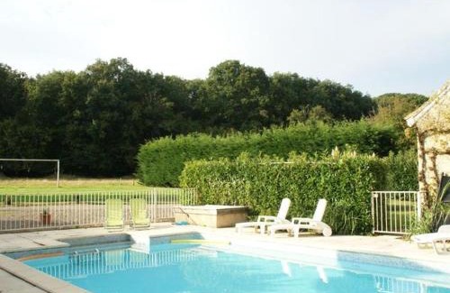 Mouhers Casa | *Roulotte cosy avec piscine, pétanque et jardin près de la maison de George Sand* - FR-1-591-77