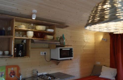 Mouhers Casa | *Roulotte cosy avec piscine, pétanque et jardin près de la maison de George Sand* - FR-1-591-77