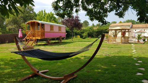 Bussac-Foret Otro | Roulottes Au Bois Chéri