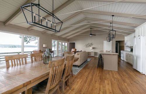 Farmerville Casa | Round Rock Lodge - Retreat Nestled Among The Trees With Stunning Lake Views
