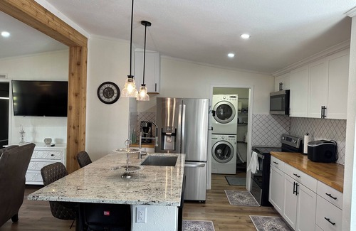 Brenham Casa | Round Top Cottage