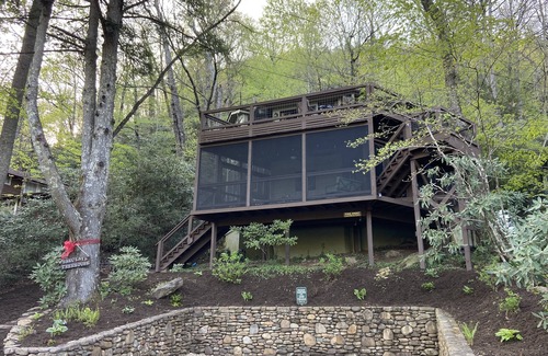 Black Mountain Casa | Casa redonda, ubicación perfecta con vista a la montaña