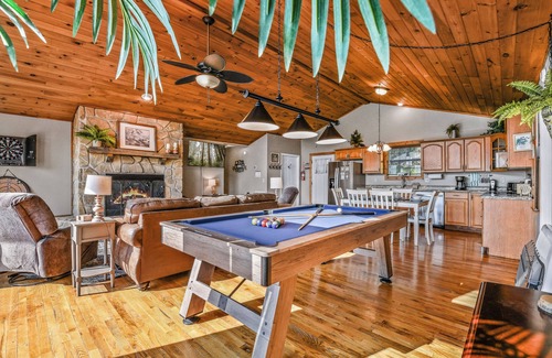 Wears Valley Cabina | Roundtop Mtn Ridge: Free Attraction Tickets, Jetted Bathtub, Pool Table & Mountain Views