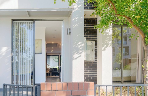 Rouse Hill Casa | Rousehill/4Br/Near train station/near shopping/park/swimming pool/
