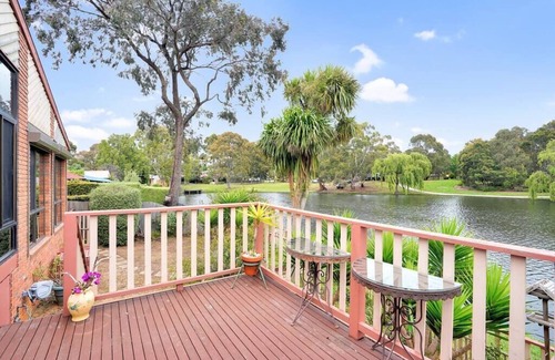 Rowville Casa | Rowville 3BR family Lakeside Retreat