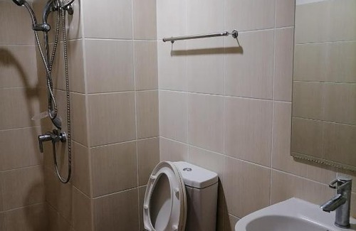 Ermita Apartamento | Roxas Blvd Stunning Studio Condo Near US Embassy