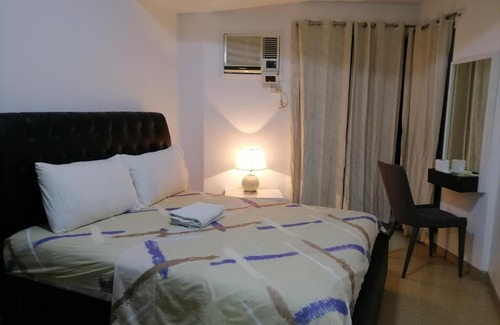 Ermita Apartamento | Roxas Blvd Stunning Studio Condo Near US Embassy