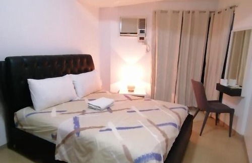 Ermita Apartamento | Roxas Blvd Stunning Studio Condo Near US Embassy
