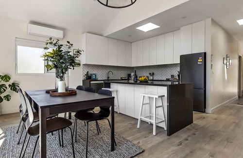 Hepburn Springs Casa | Roxy on Church - well equipped stylish house with views!