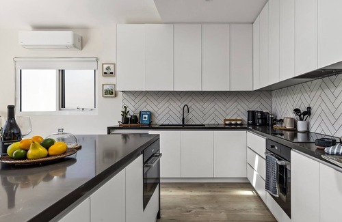 Hepburn Springs Casa | Roxy on Church - well equipped stylish house with views!