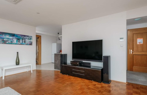 Stare Mesto Apartamento | ROY 2 bdr Apartment with Prague Castle View, Parking & A/C